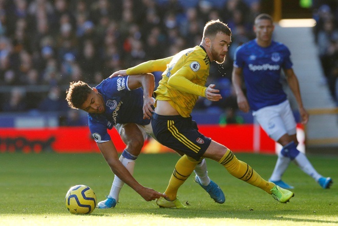 Everton 0-0 Arsenal: Thay người kỳ lạ, Pháo thủ may mắn thoát thua
