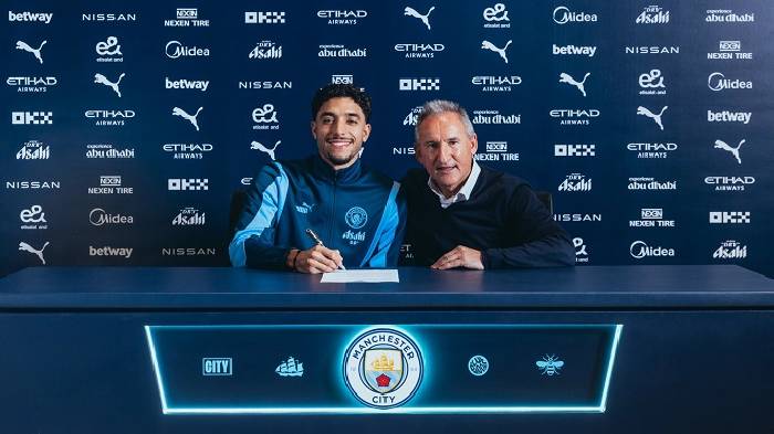 Man City chiêu mộ thành công Omar Marmoush với giá 70 triệu euro