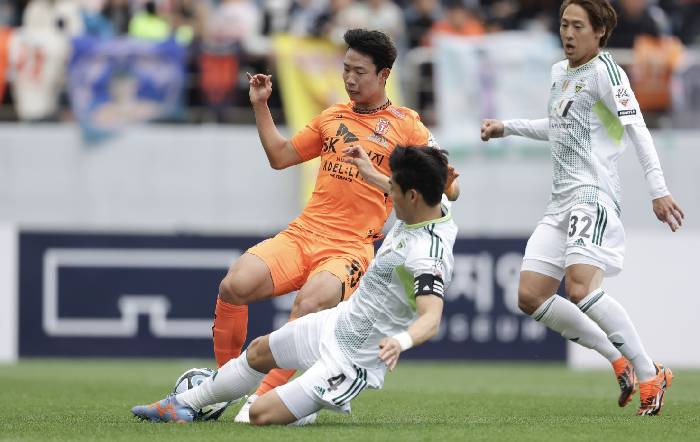 Nhận định, soi kèo Jeju SK FC vs Jeonbuk Hyundai Motors, 17h30 ngày 23/5: Chiến thắng nhẹ nhàng Nhận định, soi kèo Jeju SK FC vs Jeonbuk Hyundai Motors, 17h30 ngày 23/5: Chiến thắng nhẹ nhàng
