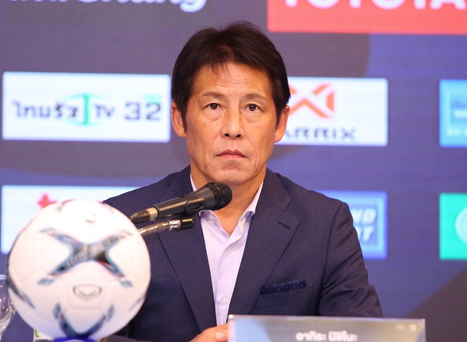 Thái Lan để HLV Akira Nishino chọn sân quyết đấu Việt Nam