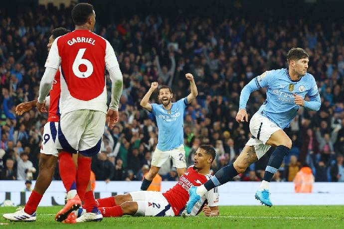 Man City thoát thua may mắn trước 10 người của Arsenal