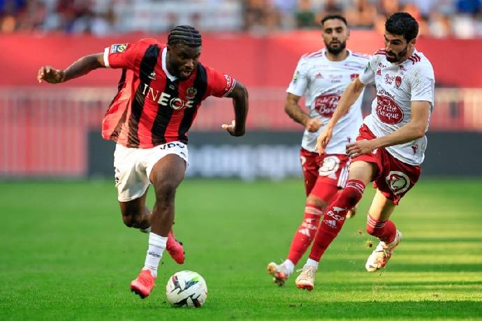 Soi kèo góc Brest vs Nice, 01h45 ngày 24/10