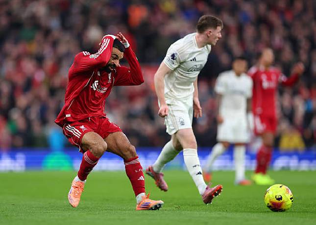 Thảm bại trước Nottingham, Liverpool lại rơi vào khủng hoảng