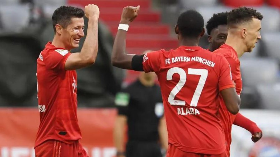 Bayern Munich và Lewandowski liên tiếp phá mốc kỷ lục bàn thắng