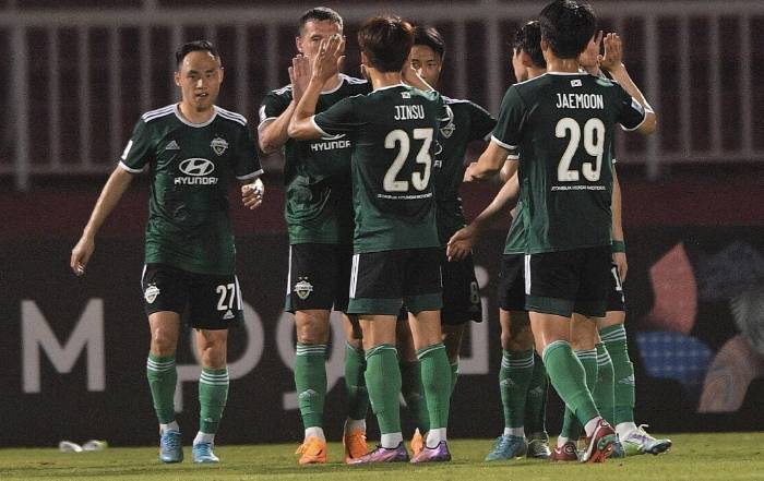 Nhận định, soi kèo Gimcheon Sangmu FC vs Jeonbuk Hyundai Motors, 17h30 ngày 27/6: Giữ vững ngôi đầu Nhận định, soi kèo Gimcheon Sangmu FC vs Jeonbuk Hyundai Motors, 17h30 ngày 27/6: Giữ vững ngôi đầu