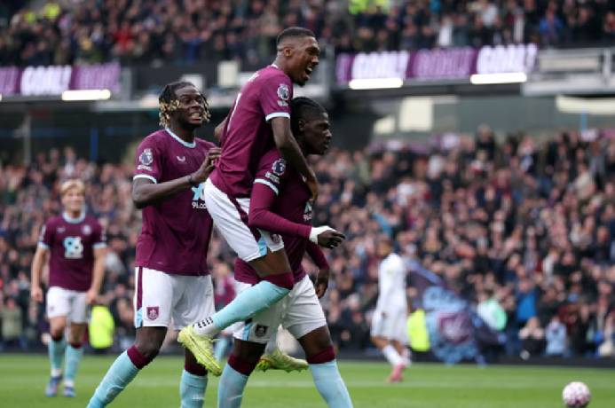 Soi kèo góc Wolves vs Burnley, 21h00 ngày 26/10