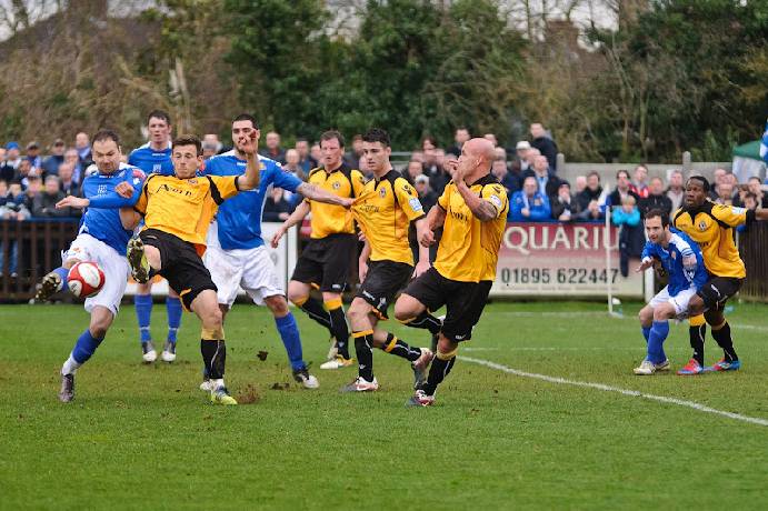 Nhận định, soi kèo Haverfordwest County vs Barry Town, 21h30 ngày 26/12