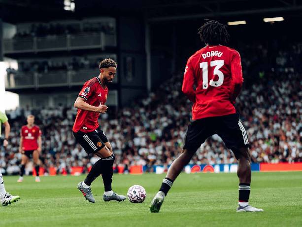 Soi kèo góc Grimsby Town vs MU, 02h00 ngày 28/8