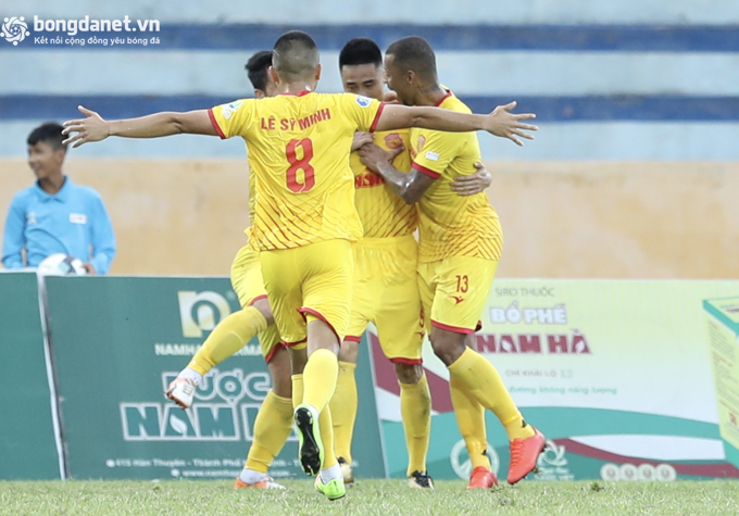 Quảng Nam hay Nam Định sẽ xuống hạng nếu bằng điểm sau vòng cuối V-League 2020?
