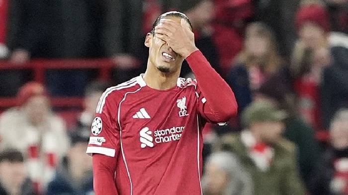 Van Dijk gây sốc khi ‘chơi bóng rổ’ khiến Liverpool chịu phạt đền