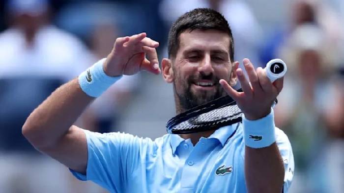 Djokovic ngược dòng vào vòng 3 US Open, phá kỷ lục của Federer