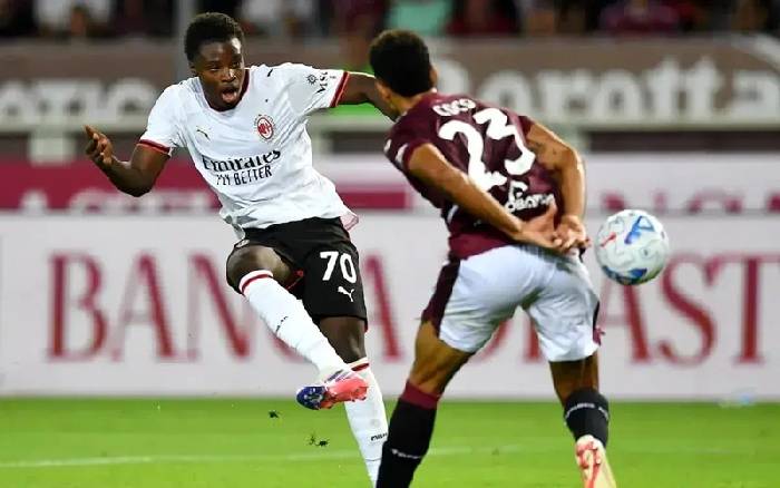 Kèo thẻ phạt AC Milan vs Venezia 01h45 ngày 29/08
