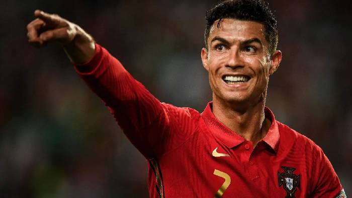 Ronaldo nhận được lời đề nghị 'vô tiền khoáng hậu' để tới Ả Rập thi đấu