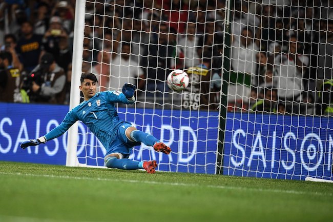 Đau đớn rời Asian Cup, thủ môn Iran tuyên bố 'sốc'