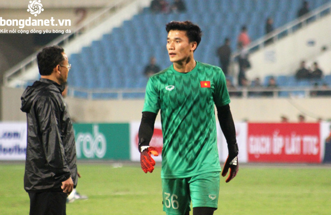 Sau vòng loại U23 châu Á, thủ môn Bùi Tiến Dũng ra mắt ở AFC Cup?