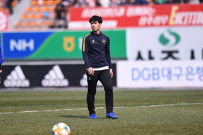 Báo Hàn lo lắng cho số phận của Công Phượng tại K-League