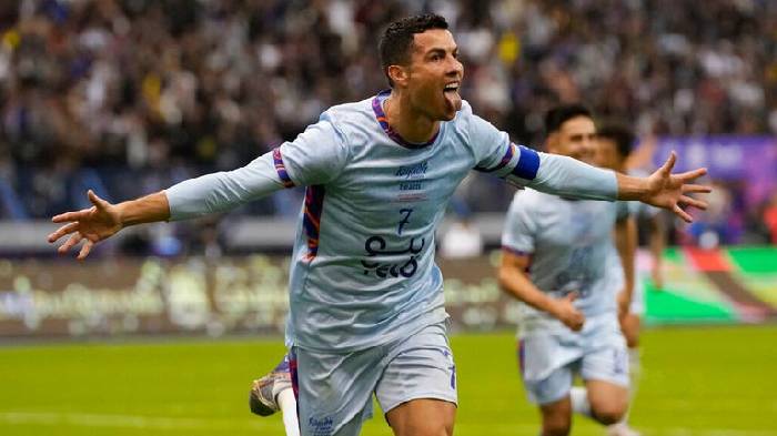 Ronaldo ngỏ lời đường mật với đối thủ cũ, quyết tâm trở lại châu Âu