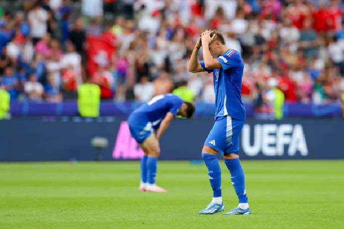 Italia trở thành cựu vương Euro khi thua bạc nhược Thụy Sĩ