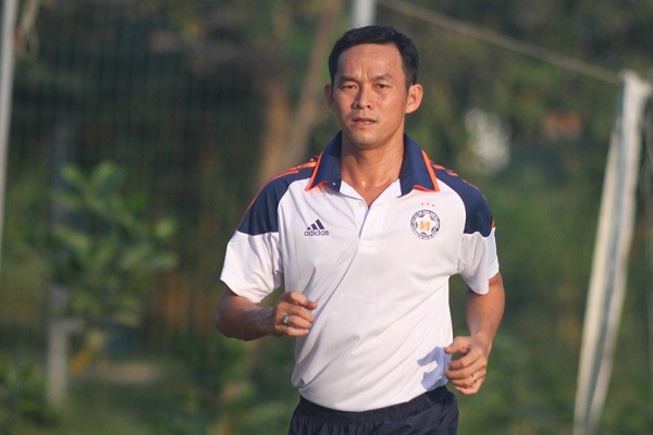 HLV Nguyễn Vũ Phong bất ngờ trở lại làm cầu thủ