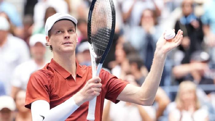 Sinner ngược dòng hạ Shapovalov, vào vòng 4 US Open