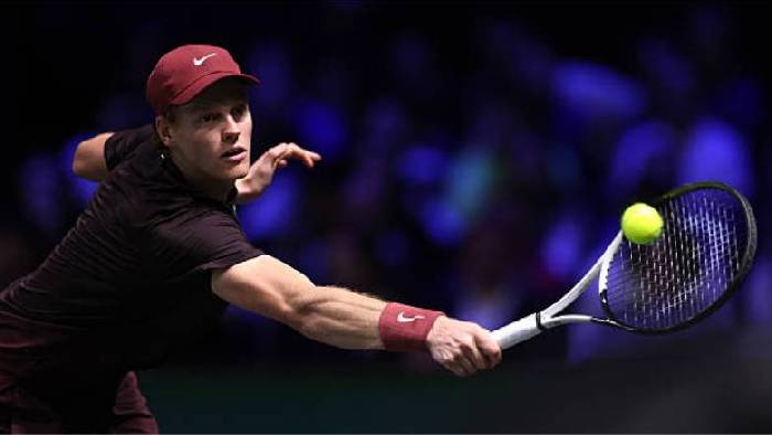 Sinner lần đầu vào tứ kết Paris Masters, tranh vé bán kết với Shelton