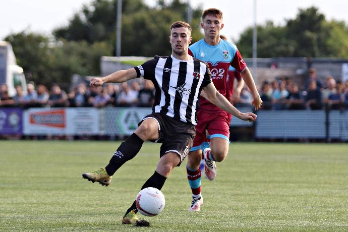 Nhận định, soi kèo Caernarfon Town vs Colwyn Bay, 19h30 ngày 31/12