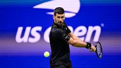 Djokovic dễ dàng giành vé vào tứ kết US Open dù liên tục phải chăm sóc y tế