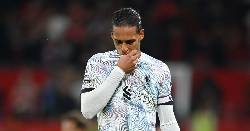 Van Dijk thừa nhận đang phải ra sân trong sự đau đớn Van Dijk thừa nhận đang phải ra sân trong sự đau đớn