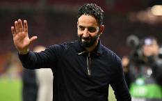 HLV Ruben Amorim thừa nhận may mắn chưa bị sa thải