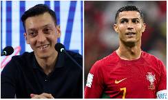 Ronaldo “đoạn tuyệt” với bạn thân Mesut Ozil chỉ vì một câu nói Ronaldo “đoạn tuyệt” với bạn thân Mesut Ozil chỉ vì một câu nói