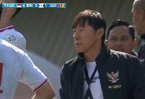 HLV Shin Tae Yong bật khóc sau khi U23 Indonesia lỡ vé dự Olympic