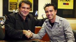 Xavi 'rạn nứt' với Laporta vì 'ông hoàng tiệc tùng' xứ Samba