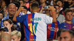 CĐV chê chữ ký trong mơ của Barca: “Cậu ta không đủ trình!” CĐV chê chữ ký trong mơ của Barca: “Cậu ta không đủ trình!”