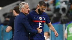 Bị Deschamps bêu xấu, Benzema 'mở giao tranh' ngay trên MXH Bị Deschamps bêu xấu, Benzema 'mở giao tranh' ngay trên MXH