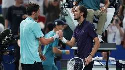 Rinderknech ngược dòng hạ Medvedev, gặp em họ Vacherot ở chung kết Shanghai Masters