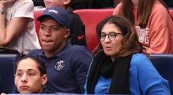 Đắng! Mbappe sa thải chính 'mẹ ruột' của mình Đắng! Mbappe sa thải chính 'mẹ ruột' của mình