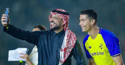 HLV Xavi cảnh báo Ronaldo: 'Bóng đá Ả Rập không dễ ăn đâu' HLV Xavi cảnh báo Ronaldo: 'Bóng đá Ả Rập không dễ ăn đâu'