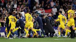 Dàn sao Barca chạy tán loạn vì bị CĐV kình địch truy đuổi Dàn sao Barca chạy tán loạn vì bị CĐV kình địch truy đuổi