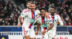 Soi kèo góc Fenerbahce vs Lyon, 02h00 ngày 19/08