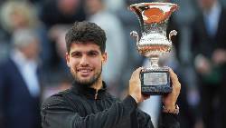 Alcaraz chặn đứng chuỗi 26 trận thắng của Sinner, lần đầu vô địch Rome Masters Alcaraz chặn đứng chuỗi 26 trận thắng của Sinner, lần đầu vô địch Rome Masters