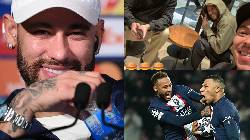 Neymar khiến CĐV phẫn nộ vì chỉ biết đánh bài và tiệc tùng Neymar khiến CĐV phẫn nộ vì chỉ biết đánh bài và tiệc tùng