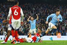 Man City thoát thua may mắn trước 10 người của Arsenal