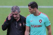 HLV Fernando Santos trấn an Ronaldo và người hâm mộ