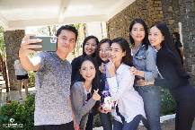 HLV Kiatisak được dàn 6 người đẹp nhất Việt Nam 'tiếp sức'