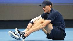 Sau Alcaraz, đến lượt Sinner dính chấn thương ở China Open