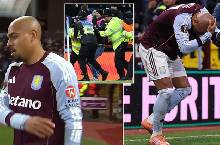 Donyell Malen bị ném cốc trúng đầu khi Aston Villa chiến thắng ở cúp C2