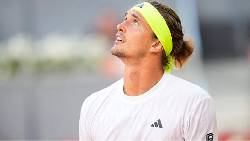 Zverev toàn thua ‘khắc tinh’ Cerundolo, lỡ hẹn với tứ kết Madrid Open Zverev toàn thua ‘khắc tinh’ Cerundolo, lỡ hẹn với tứ kết Madrid Open