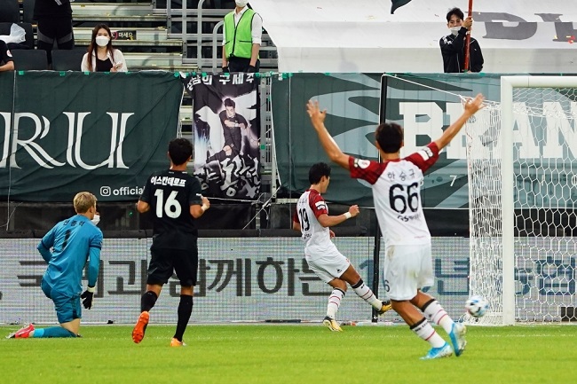 Seongnam FC vs FC Seoul, 14h30 ngày 17/10: Hiểm họa cận kề
