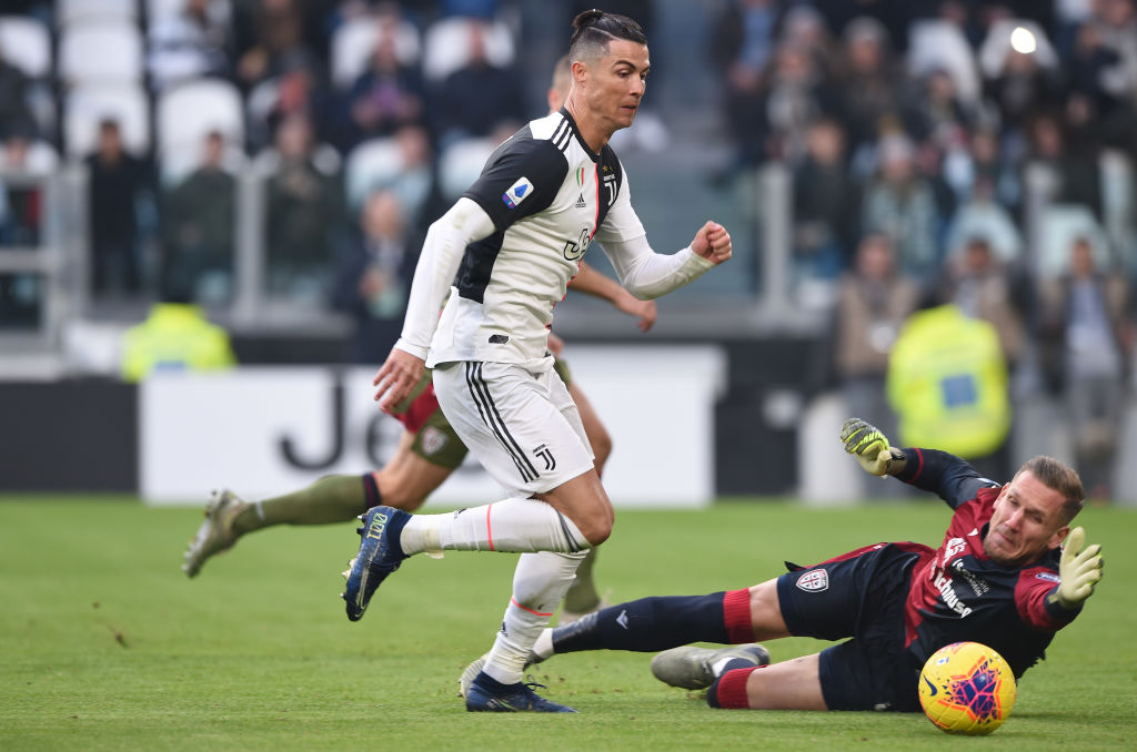 Juventus vs Cagliari (2h45 22/11): Lão bà cảm cúm?