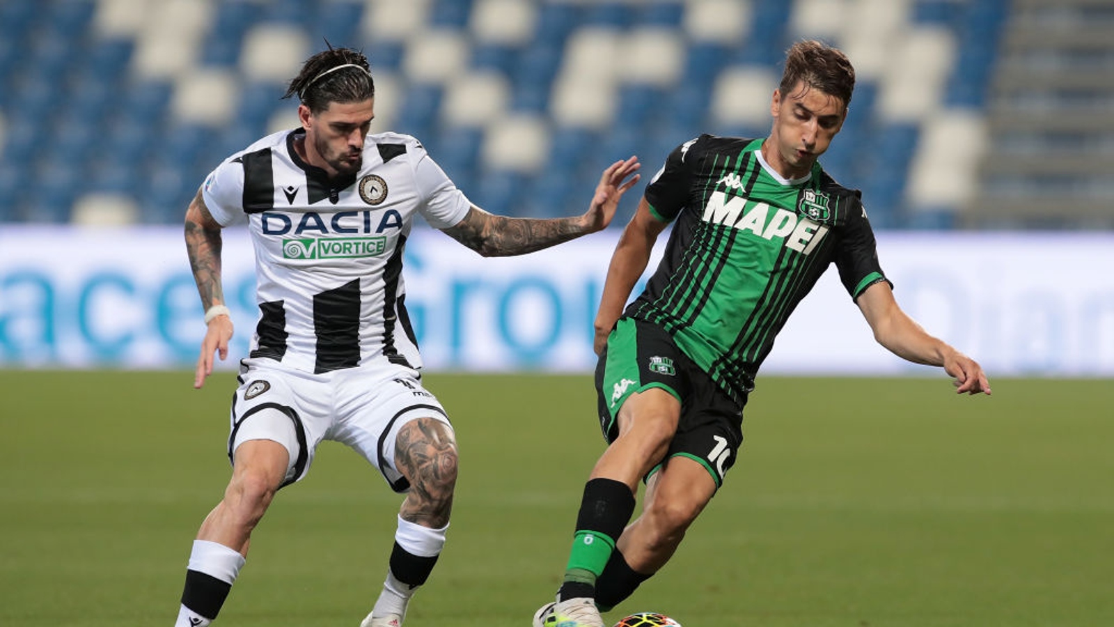 Sassuolo vs Udinese (2h45 7/11): Hạ sát “Ngựa vằn”